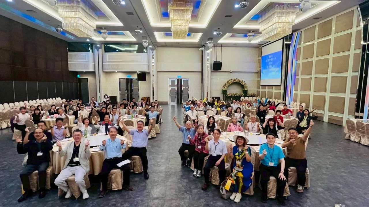 校友總會秋遊臺南行寫實(第 4 張/共 6 張)